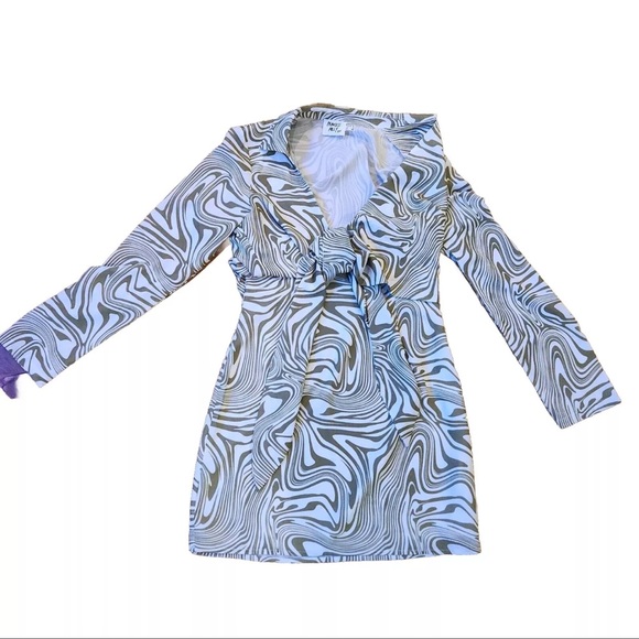 Princess Polly Retro Green White Boho Print Front Tie Long Sleeve Mini Dress - Picture 2 of 8